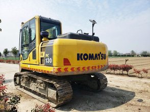 Komatsu PC130-8M0 excavadora