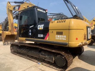 CAT 323D excavadora