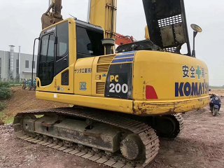 Komatsu PC200-8N1 excavadora