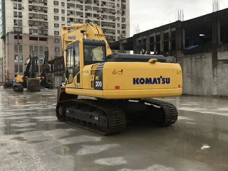 Komatsu PC200-8N1 excavadora