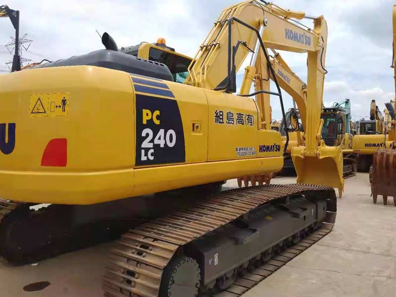 Komatsu PC240-8 excavadora