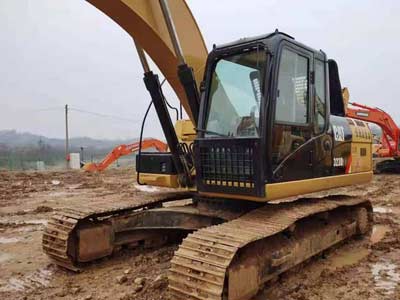 CAT 323D excavadora