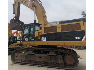 CAT 390D