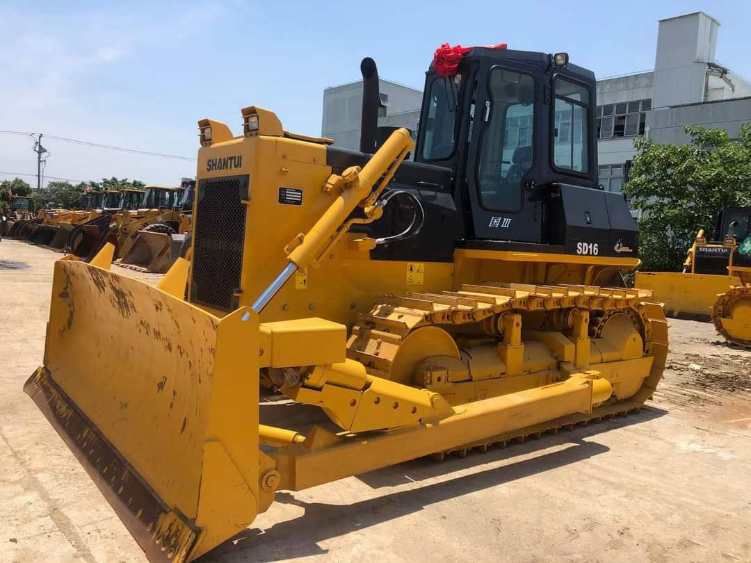 SHANTUI SD16 Bulldozer