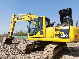 Komatsu PC200-8M0 excavadora