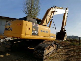 Komatsu PC230-7 excavadora