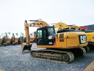 CAT 323D excavadora