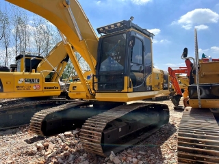 Komatsu PC200-8 excavator