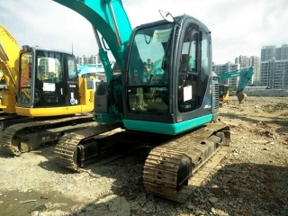 KOBELCO SK135SR Excavadora