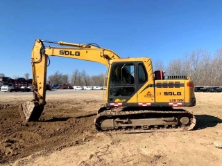 SDLG 135 Excavadora