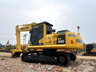 Komatsu PC200-8 Excavadora