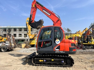 Doosan DX75 Excavadora